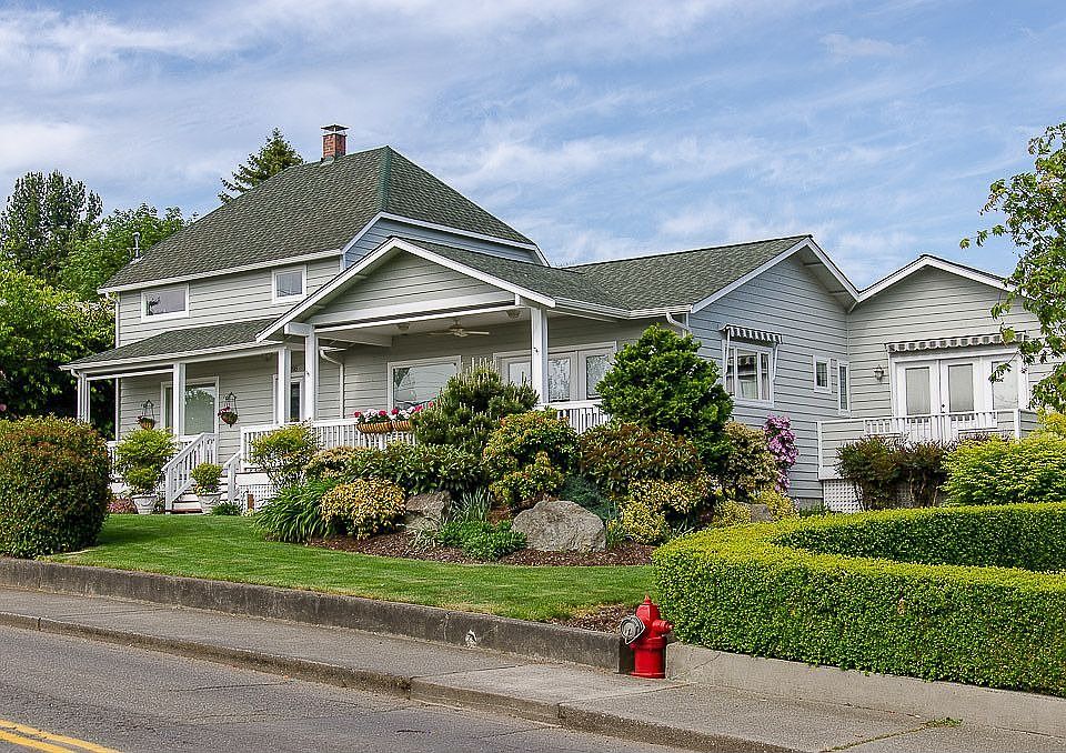 Old World Charm w/Modern Style!