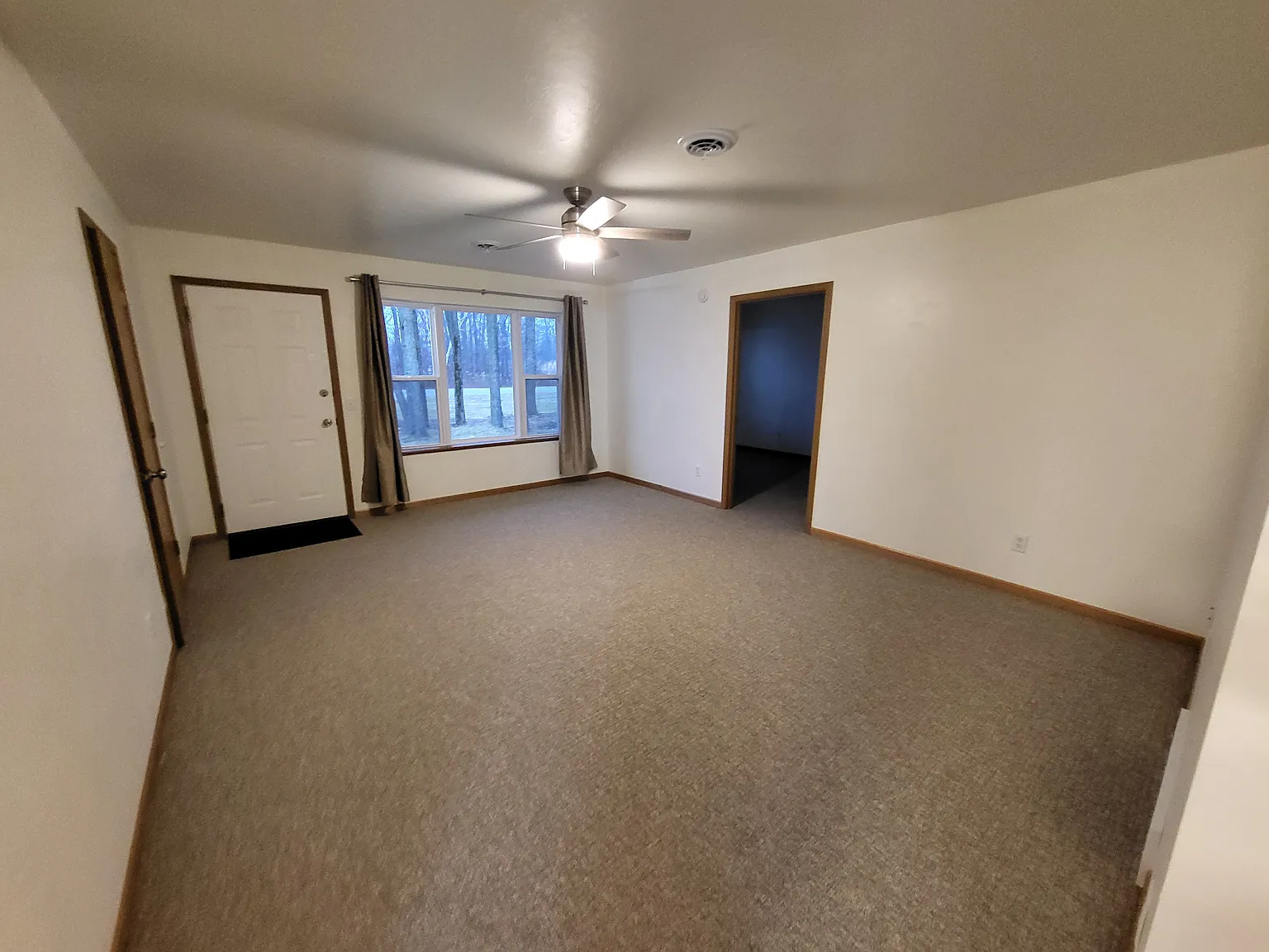 3 bed, 1400 sqft, $1,500 — Photo 3
