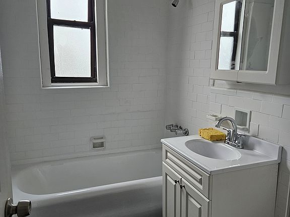 5th image of 601 Ocean Pkwy APT 8D