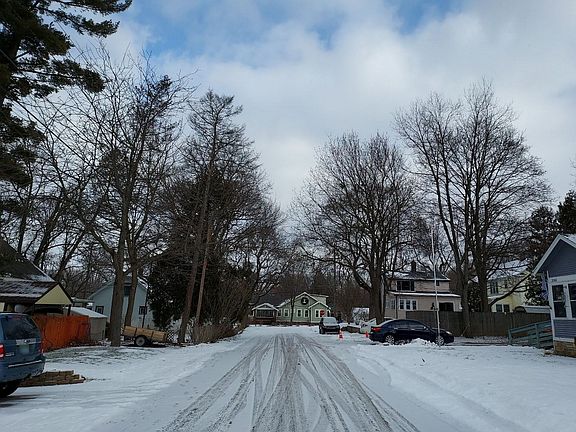 5th image of 3360 Riverview Ave NE