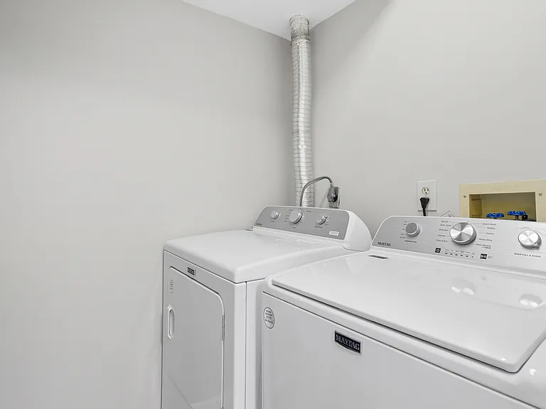 580 Cloverfield Ln #301 — Photo 2