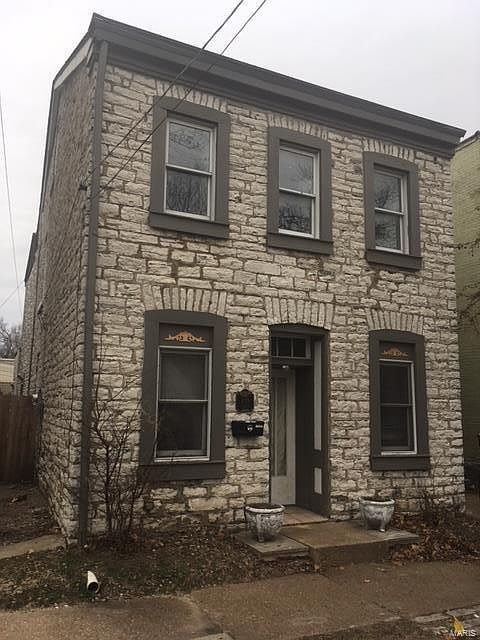 1st image of 110 W Courtois St