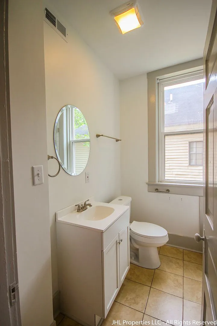 Two Bedroom in Beautiful Highland Park! — Photo 3