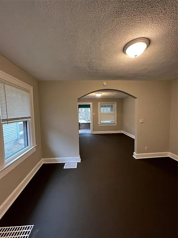1 bed, 684 sqft, $900 — Photo 3