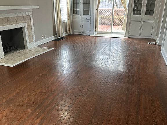 Main/Living room and direct access to deck.
