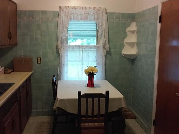 5th image of 16209 Ernadale Ave