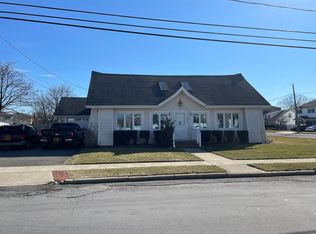 271 President St, Freeport, NY 11520