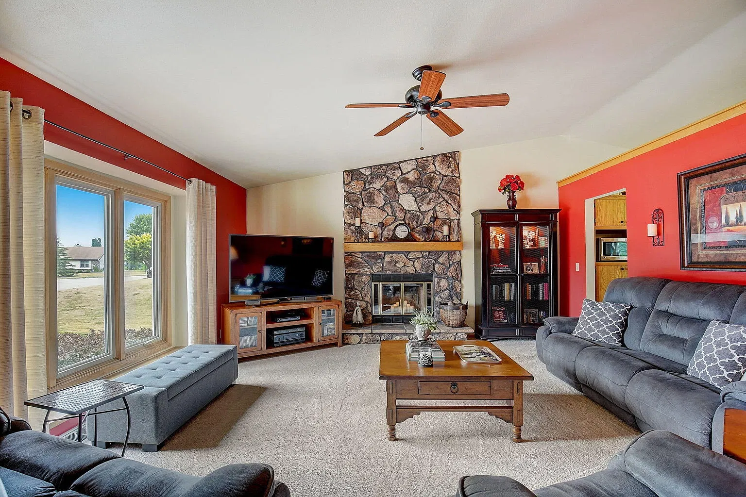 W236N6577 Cotey Ct, Sussex — Photo 4