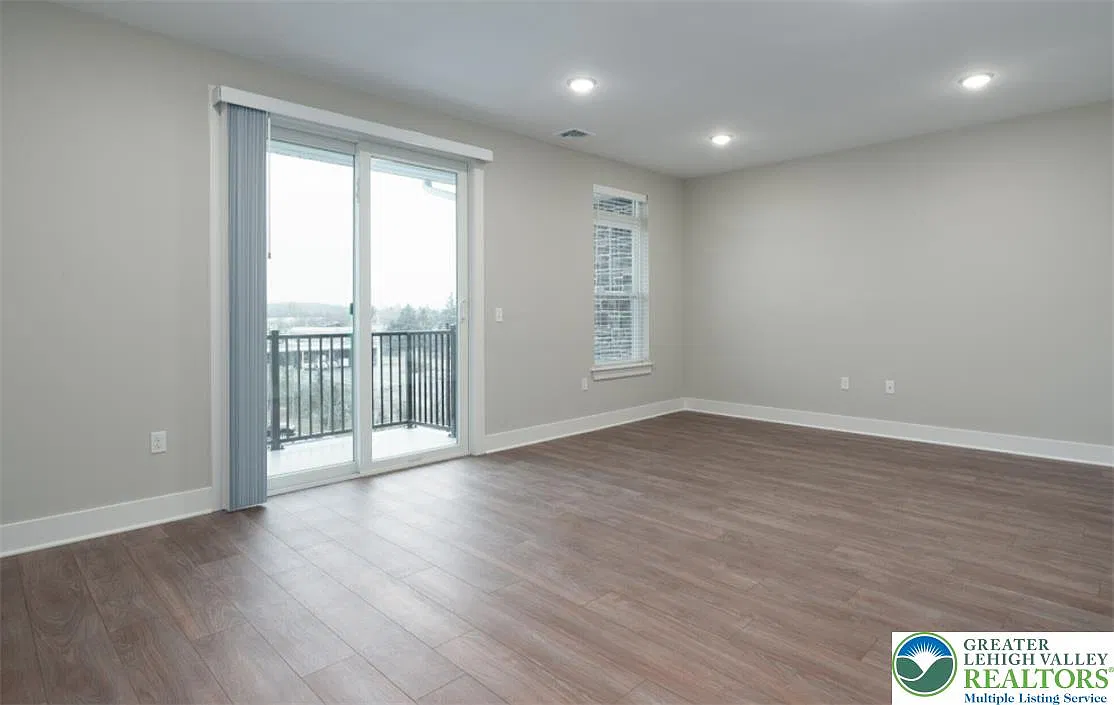 2280 Lafayette Park Dr — Photo 4