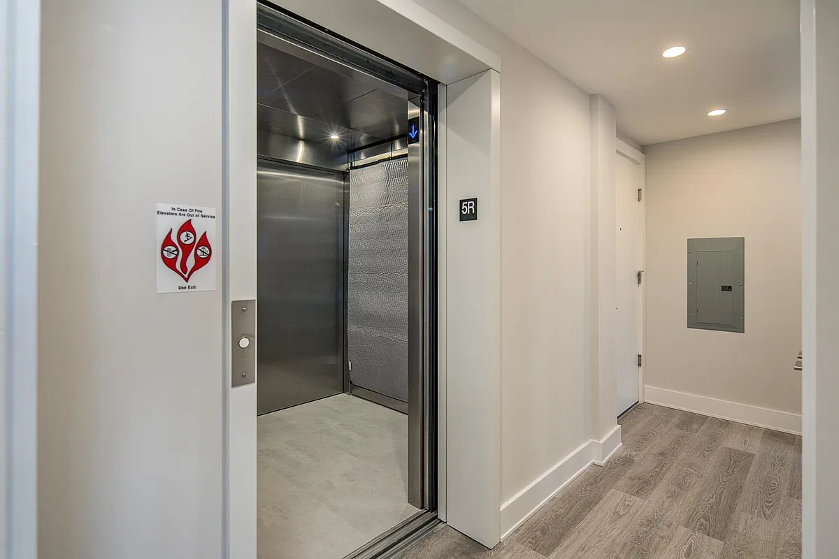 Building Photo - 527 Monroe St #3R