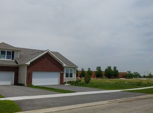 125 Dorset Ave, Oswego, IL 60543