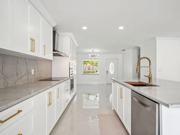 3460 Commodore Ct, West Palm Beach, FL 33411