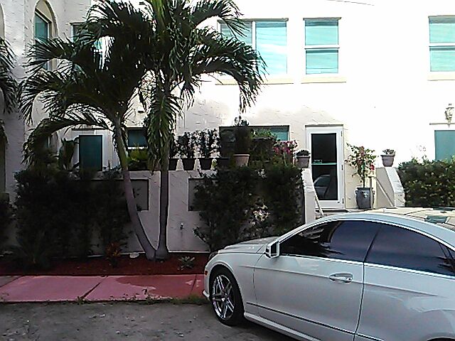 1st image of 1001 W 46th St #303