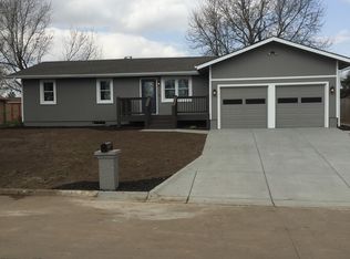 801 De Hoff Dr, Manhattan, KS 66502