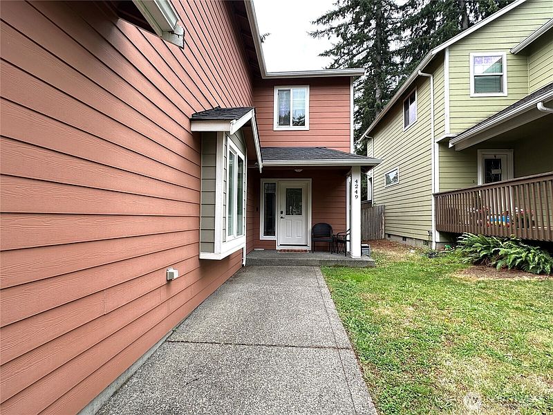 4th image of 4249 17th Way NE