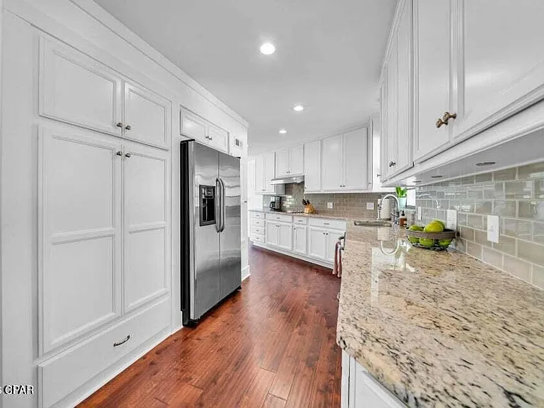 628 Amberjack Dr — Photo 2