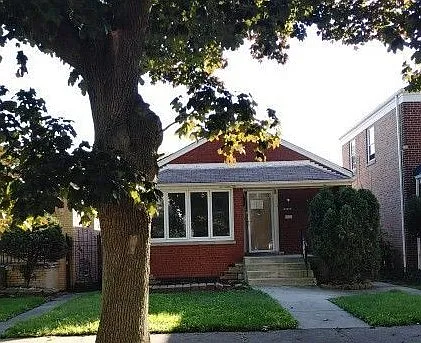 8743 S Ridgeland Ave photo 1