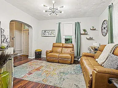 207 E Blake Ave — Photo 9