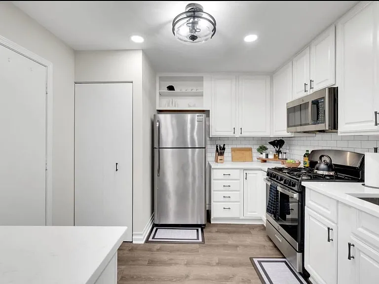 379 Sandhurst Cir — Photo 2