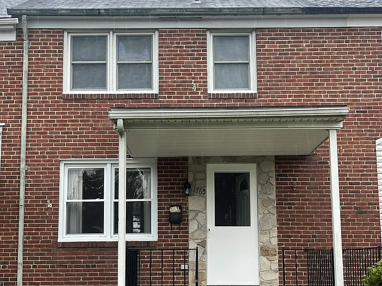 1765 White Oak Ave — Photo 1