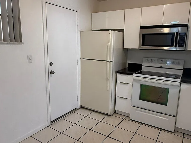 404 NW 68th Ave #206 — Photo 2