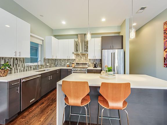 5th image of 2495 N Milwaukee Ave #2N
