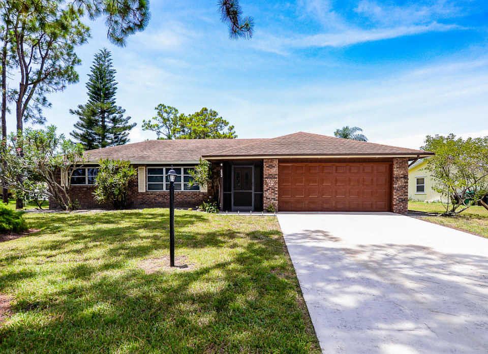 1st image of 602 NE Larkspur Ln