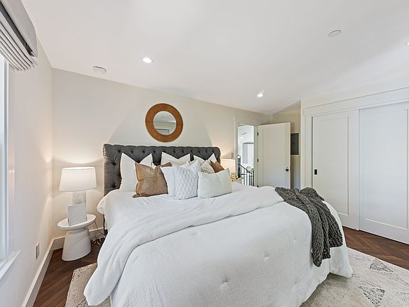 3rd image of 2275 Summit Dr #2B