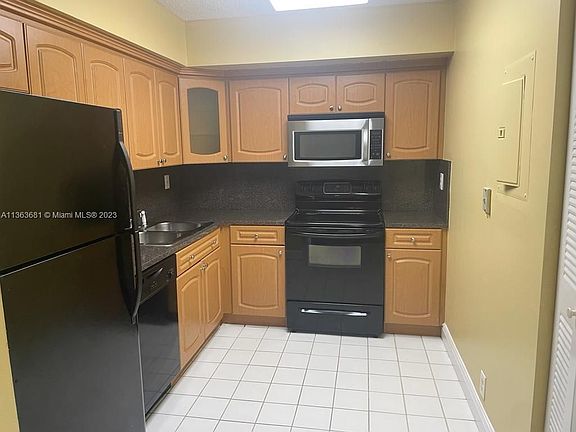 5th image of 3300 NE 191st St APT 514