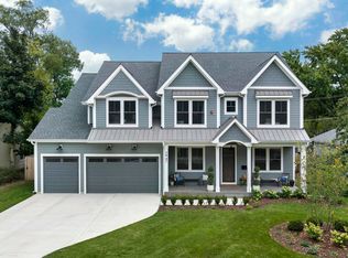 1947 Summerton Pl, Northbrook, IL 60062
