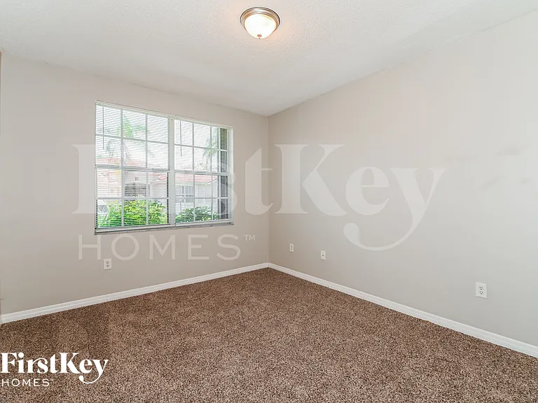 10901 SW 161st Pl — Photo 10
