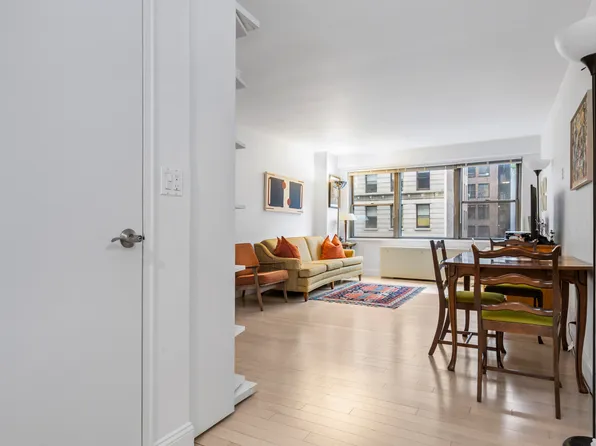 10 West 15th Street 927 image 3 of 13