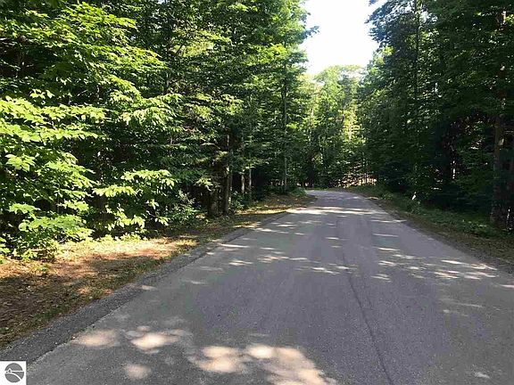 4th image of Indian Springs Trl