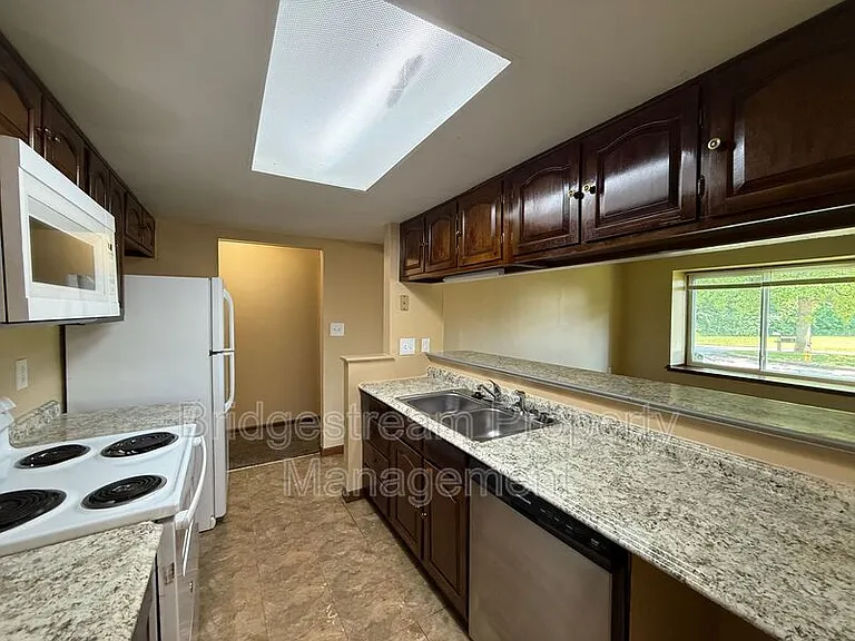 4418 Burlingame Cmns — Photo 8