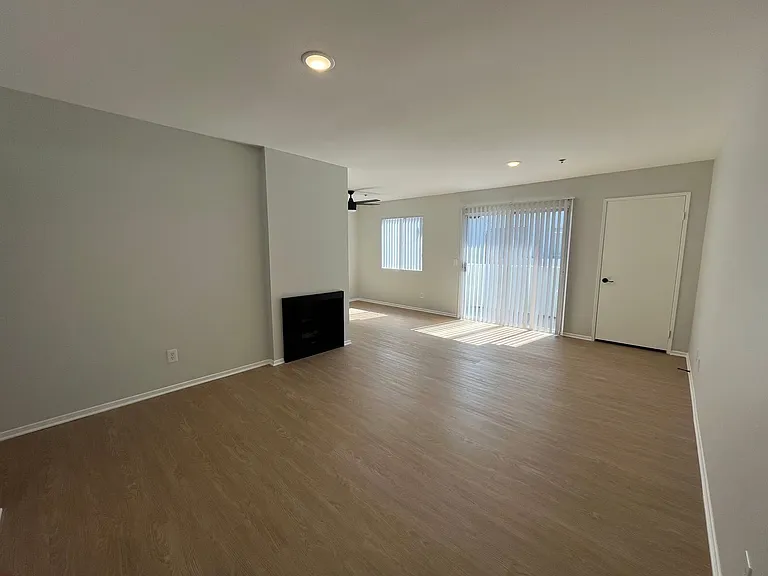 10755 Kling Street — Photo 25