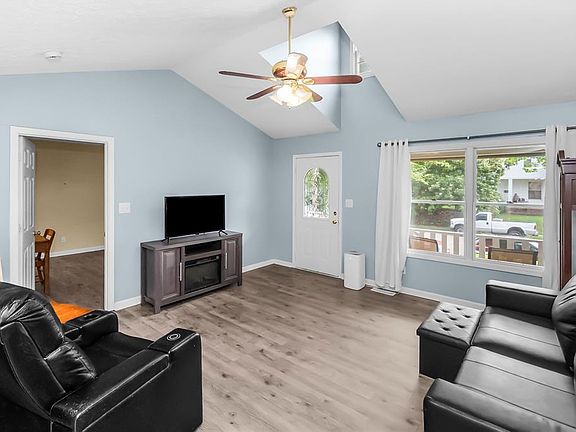 5th image of 1212 Daviess St