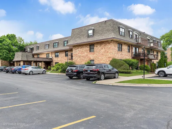 475 N Cass Ave APT 105, Westmont, IL 60559