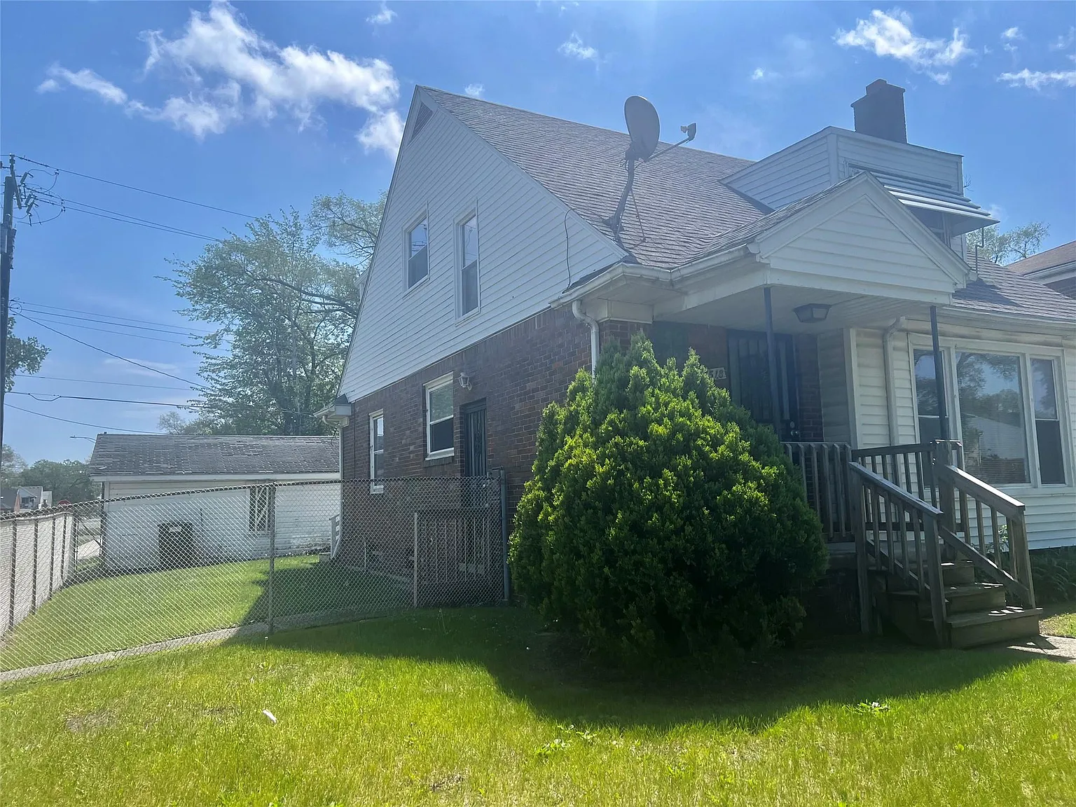 4 bed, 2.5 bath, 1512 sqft, $3,100 — Photo 2