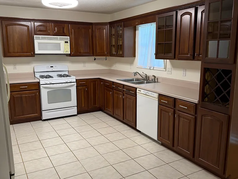 106 Clevenger Ct — Photo 35
