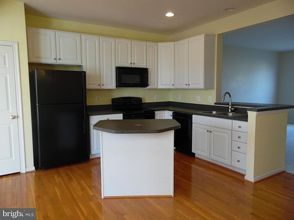 4th image of 106 Pittman Ct