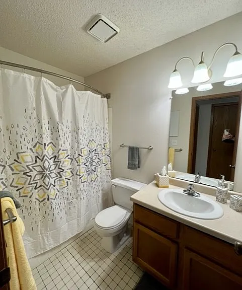 Main Bathroom at Sun Lake