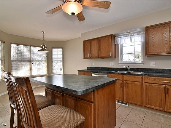 5th image of 2555 Edgebrook Xing