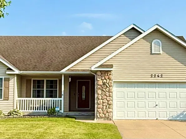 2242 S Kara Dr, Bay City, MI 48706