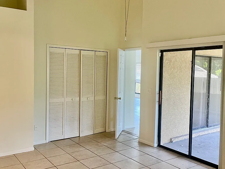 1012 Henson Ct — Photo 11