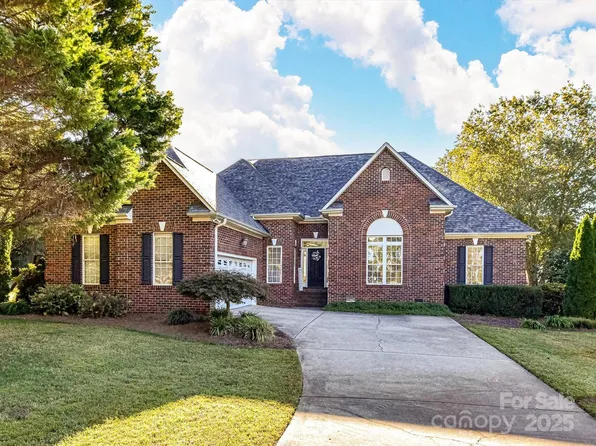 225 Northchase Dr, Concord, NC 28027