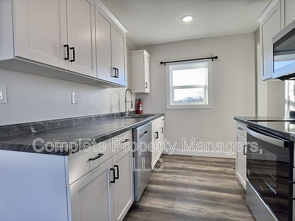 5th image of 103 Main St E