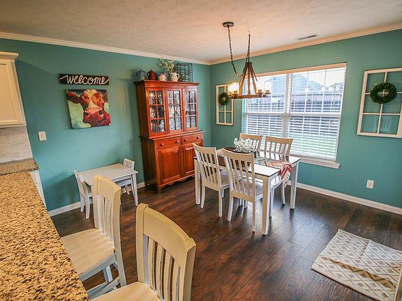 Kitchen eat in area