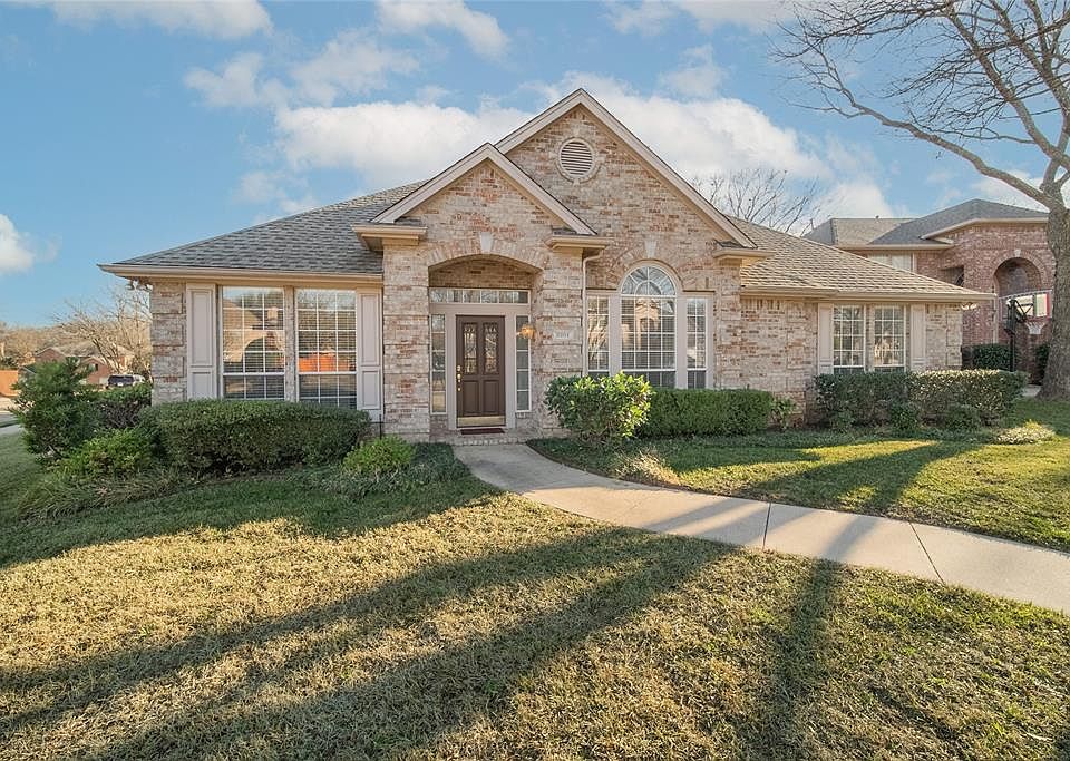 1st image of 2201 Beechwood Ln