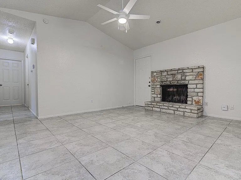 824 King Albert St #A — Photo 5