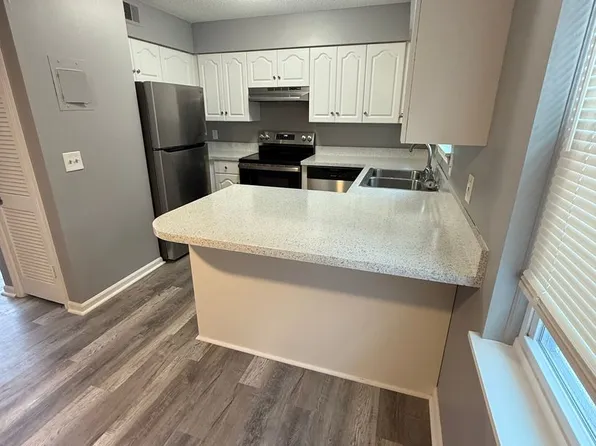 Knaack - 210-214 (The Casero), 210-214 E 43rd St #212-5, Kansas City, MO 64111